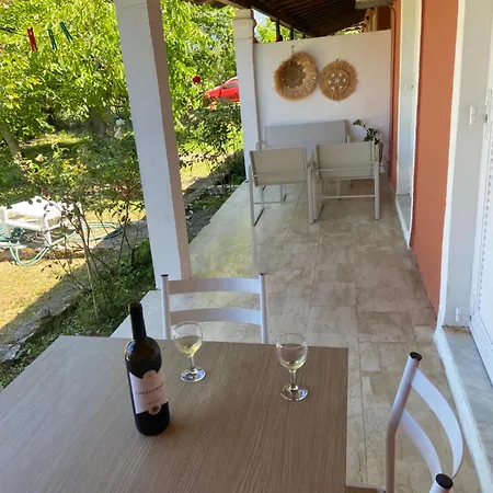 Dionysias House Дом отдыха Astrakeri