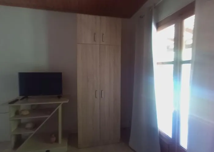 Dionysias House Astrakeri