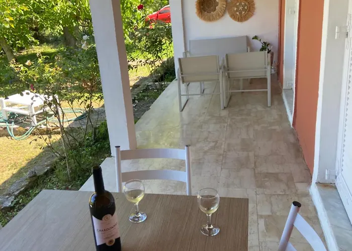 Dionysias House Hébergement de vacances Astrakeri